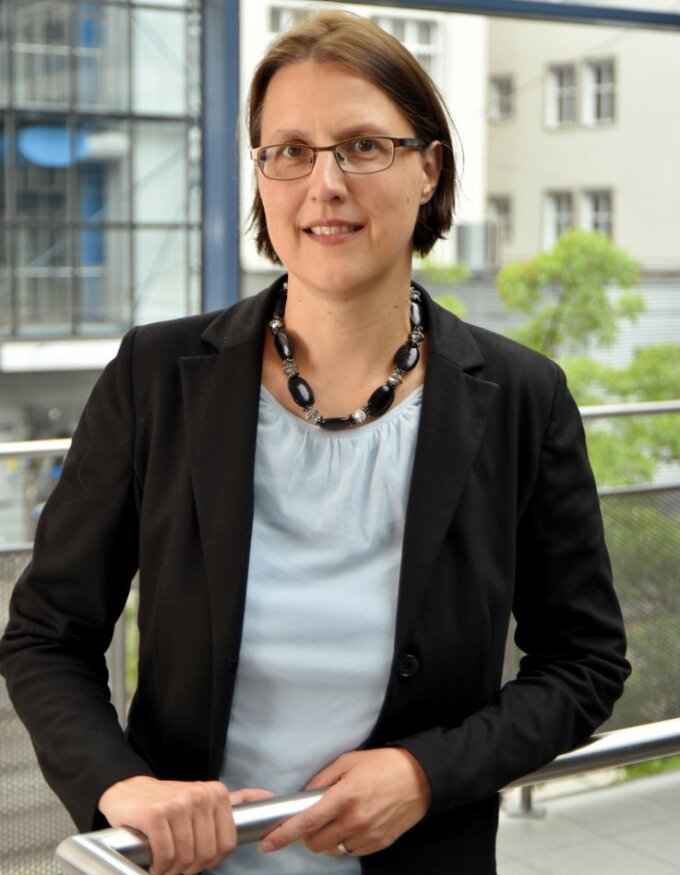 Prof. Dr Silke Übelmesser, Professor of Finance at the University of Jena, is working together with a colleague from Mannheim in this new project.