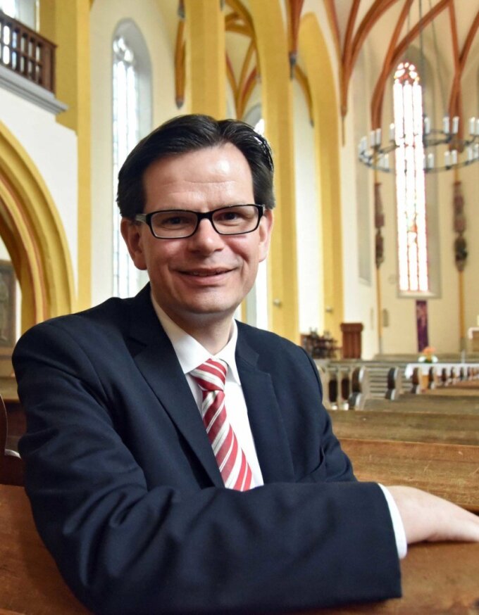 Church historian Prof. Dr Christopher Spehr and his team are investigating discrimination against Christians in the GDR.