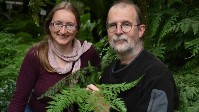 Dr. Lydia Gramzow und Prof. Dr. Günter Theißen vom Matthias-Schleiden-Institut der Universität Jena.
