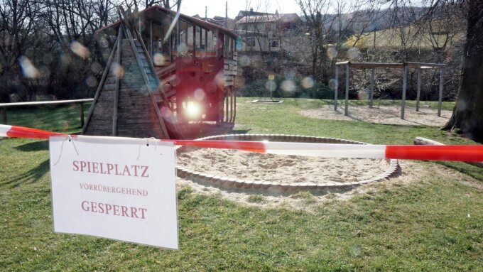 Spielplätze waren bundesweit wochenlang gesperrt. Wie das öffentliche Leben trotz andauernder Pandemie wieder stattfinden kann, dafür gibt der wissenschaftliche Beirat der Thüringer Landesregierung Empfehlungen.