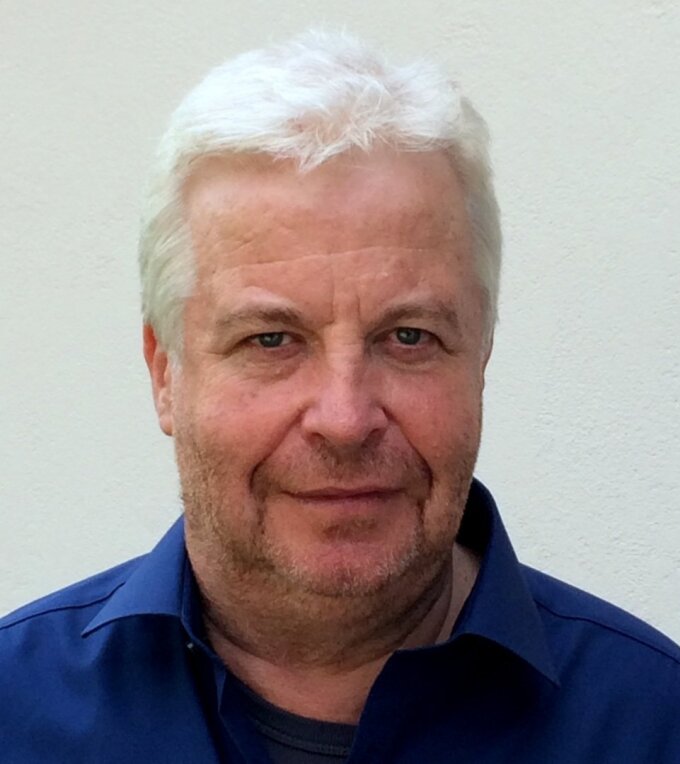 Prof. Dr. Georg Ruhrmann, studierte Philosophie, Molekularbiologie und Soziologie in Marburg und Bielefeld. Seit 1998 ist er Professor für Grundlagen der medialen Kommunikation und der Medienwirkung der Universität Jena.