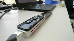 Sequenziergeräte für Virus-Genome in der Größe eines USB-Sticks ermöglichen Analysen ohne Labor.