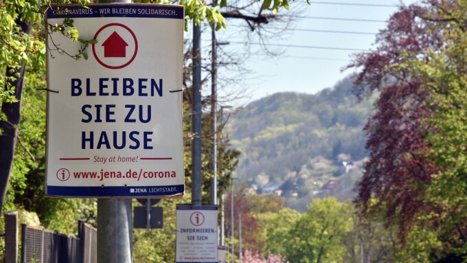Plakataktion in Jena während der Corona-Pandemie im März 2020.