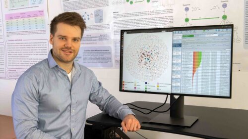 Dr. Kai Dührkop präsentiert die Visualisierung eines Datensatzes mit der Software CANOPUS.