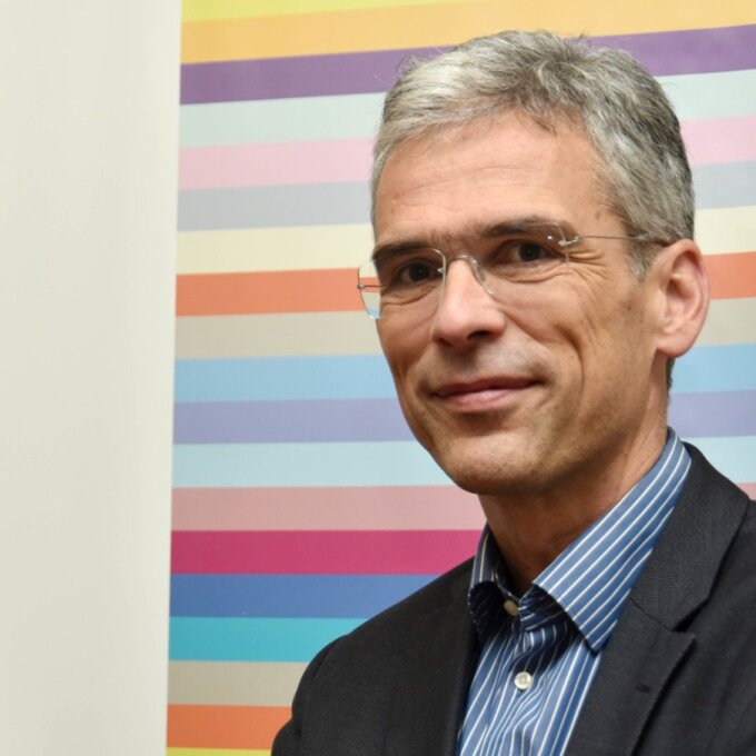 Prof. Dr Joachim von Puttkamer examines the question of constitutionalism in Eastern Europe.