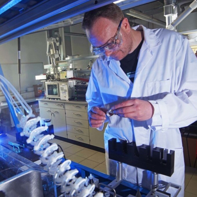 The funded project will expand the practical synthesis courses.