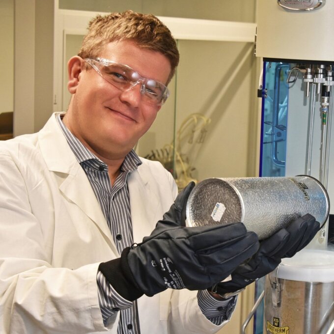 Prof. Dr. Martin Oschatz, Chair of Chemistry of Materials for Energy Application, Institute of Technical Chemistry and Environmental Chemistry, CEEC Jena.