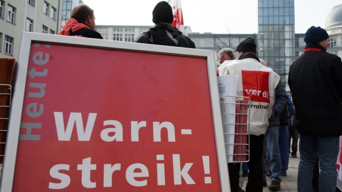 Warnstreik von Bildungseinrichtungen 2011 auf dem Ernst-Abbe-Platz Jena.