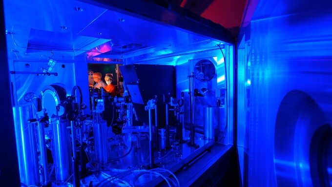 Experiment zur Beschleunigung von Protonen mit Laserpulsen des POLARIS Systems.