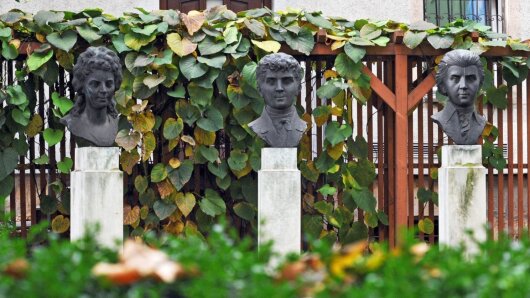 Busts of Caroline Schelling (left to right), August Wilhelm and Friedrich Schlegel.