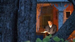 Dr. Helmut Hühn in der Ernst-Abbe-Veranda von Schillers Gartenhaus in Jena.