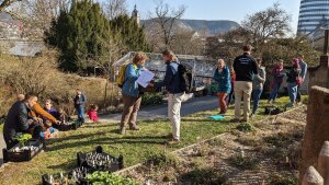 Ausgabe der Pflanzpakete im Botanischen Garten der Uni Jena im März 2022.