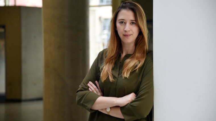 Wissenschaftlerin, Richterin und gefragte Expertin – die Juristin und Juniorprofessorin Anika Klafki.