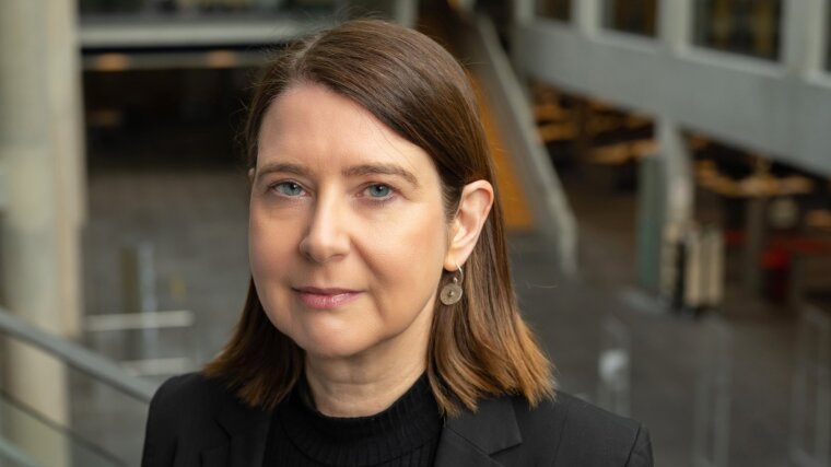 Katja Bär ist CCO der Universität Jena und Vorsitzende des Bundesverbandes Hochschulkommunikation e. V.