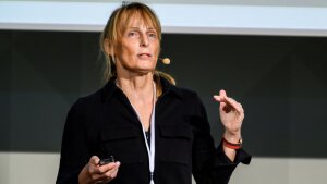 Microbiologist Kirsten Küsel, Professor of Aquatic Geomicrobiology, speaks at an event.